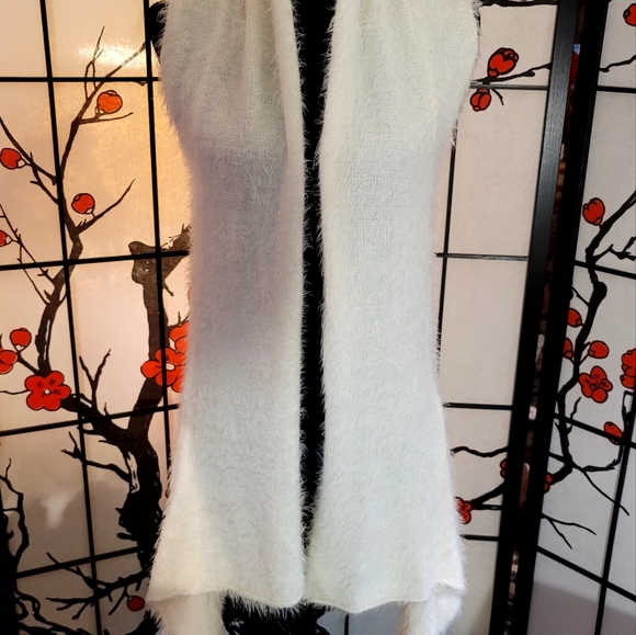 JEANINE PIERRE FUZZY CREAMY LADIES VEST WITH CROCHET BACK/SIZE MEDIUM/ELEGANT - Picture 2 of 13